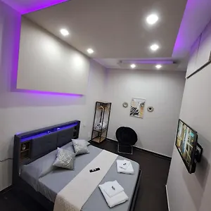 Pensjonat Aircraft Services, Neapol